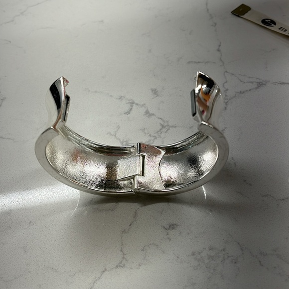 Beautiful Silver Plated Cuff Bracelet - Picture 3 of 7